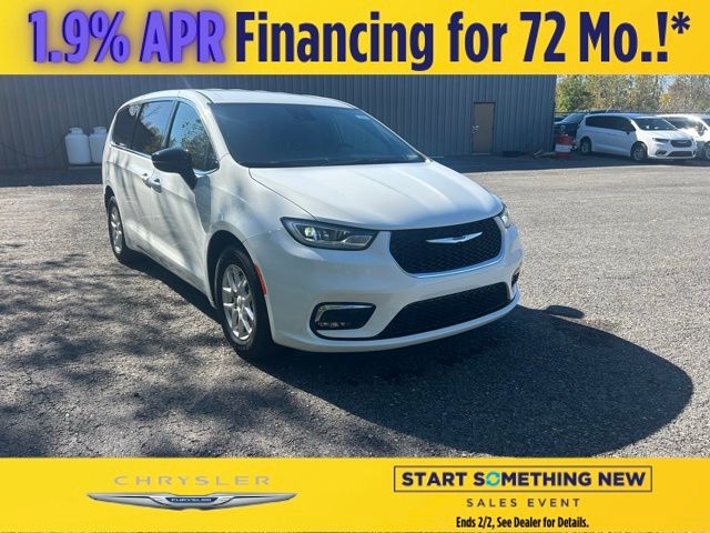 2026 Chrysler Pacifica Select's photo