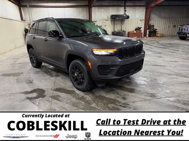 2025 Jeep Grand Cherokee Altitude's photo