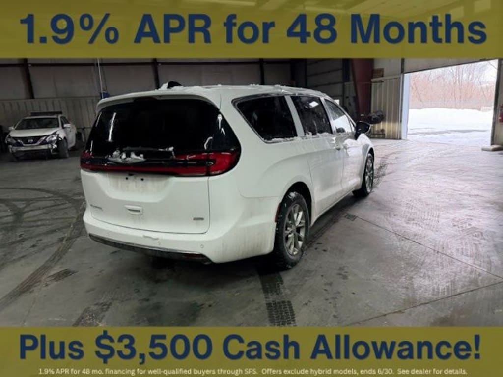 New 2026 Chrysler Pacifica Select Passenger Van