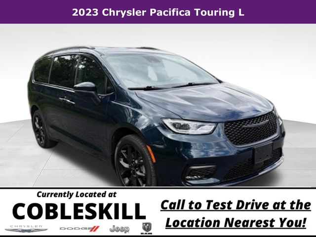 2023 Chrysler Pacifica Touring L AWD's photo
