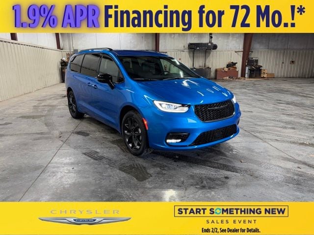 2026 Chrysler Pacifica Select's photo