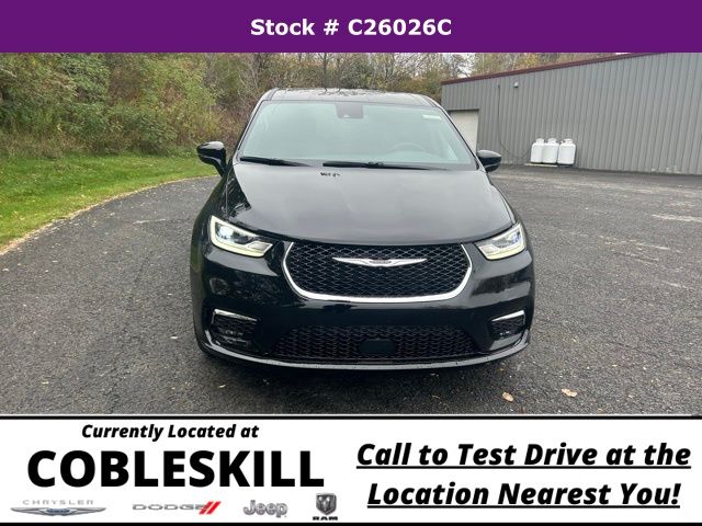 2026 Chrysler Pacifica photo 2