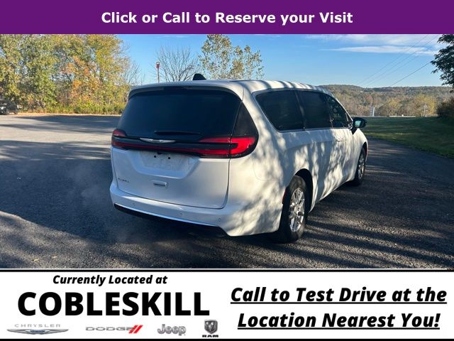 2026 Chrysler Pacifica photo 4
