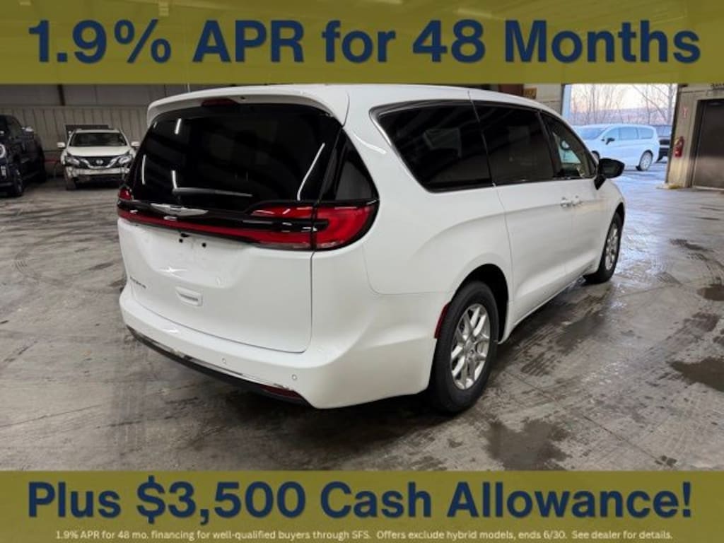New 2026 Chrysler Pacifica Select Passenger Van