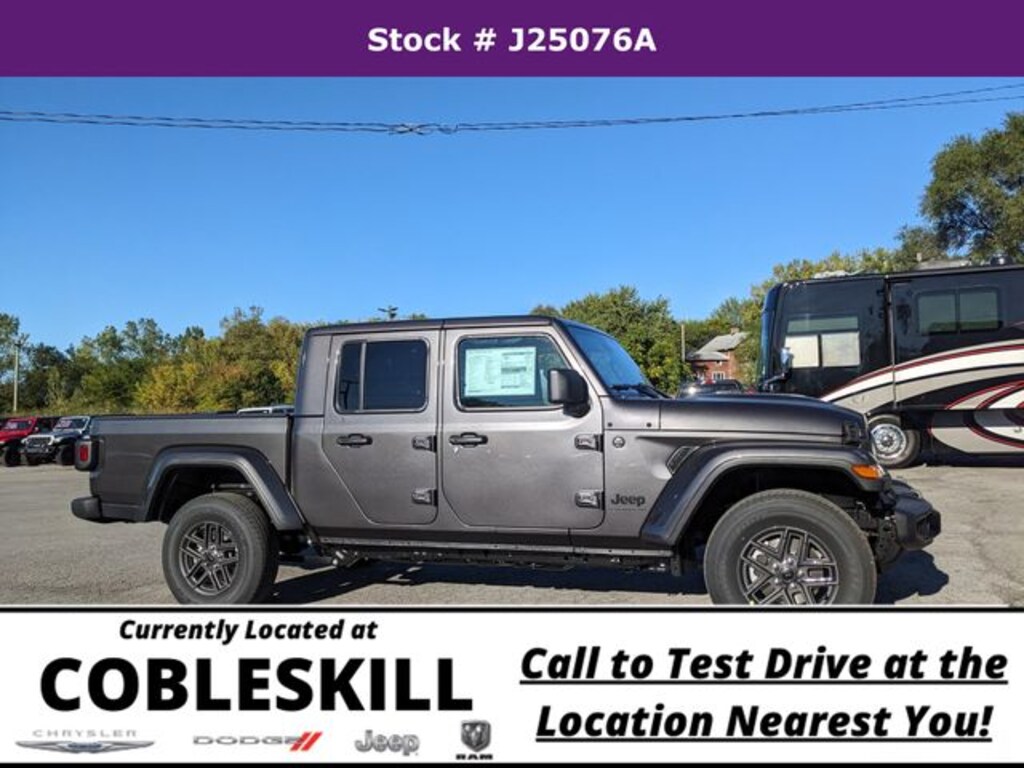 New 2025 Jeep Gladiator Sport S Pickup