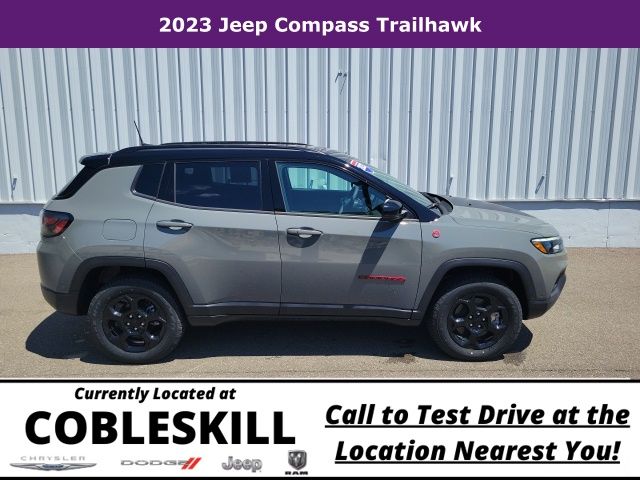 2023 Jeep Compass Trailhawk photo 3