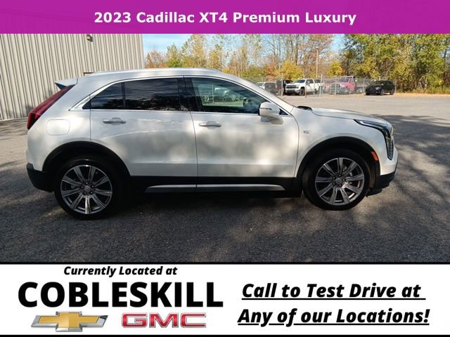 2023 Cadillac XT4 Premium Luxury photo 2