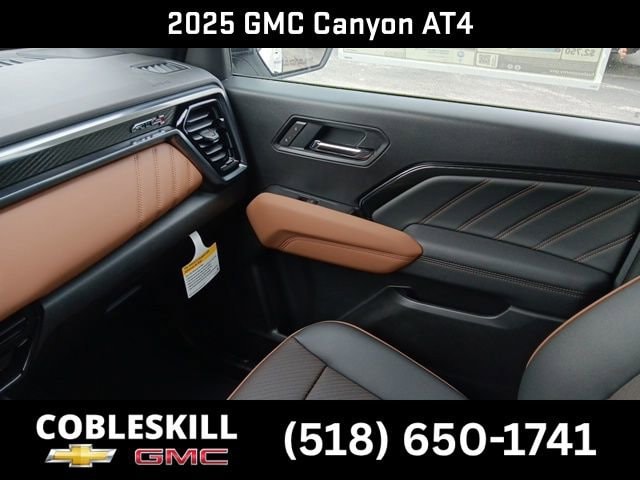 2025 GMC Canyon AT4 - Photo 18