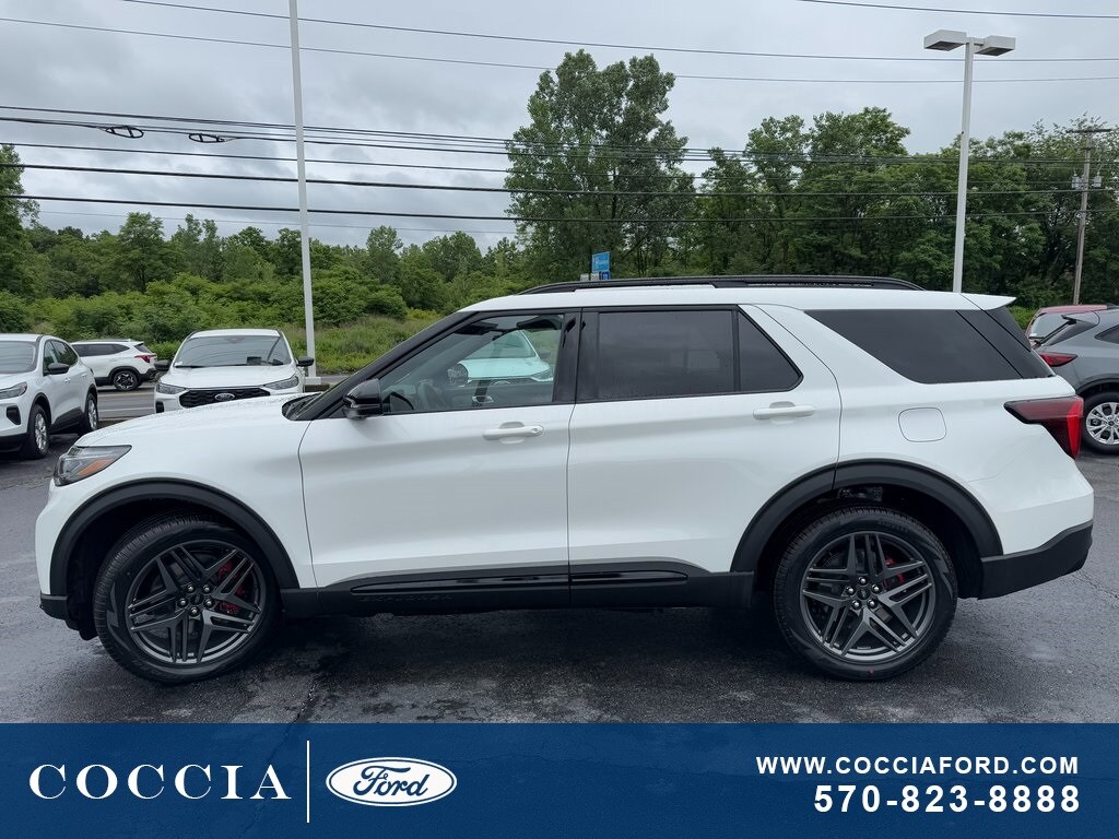2025 Ford Explorer ST photo 4