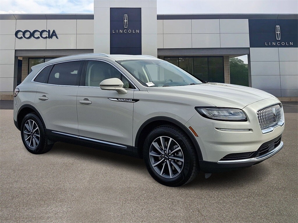 2022 Lincoln Nautilus Standard photo 3