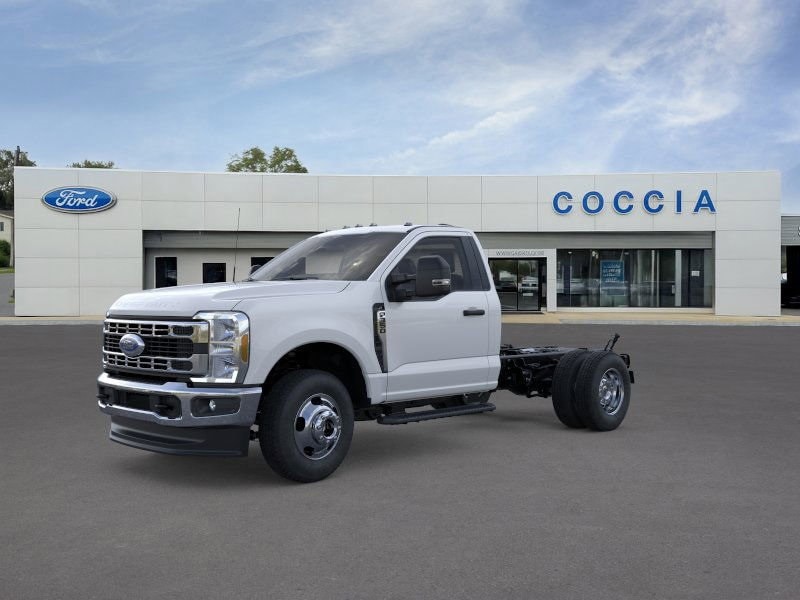 2026 Ford F-350 Super Duty Chassis Cab XL's photo