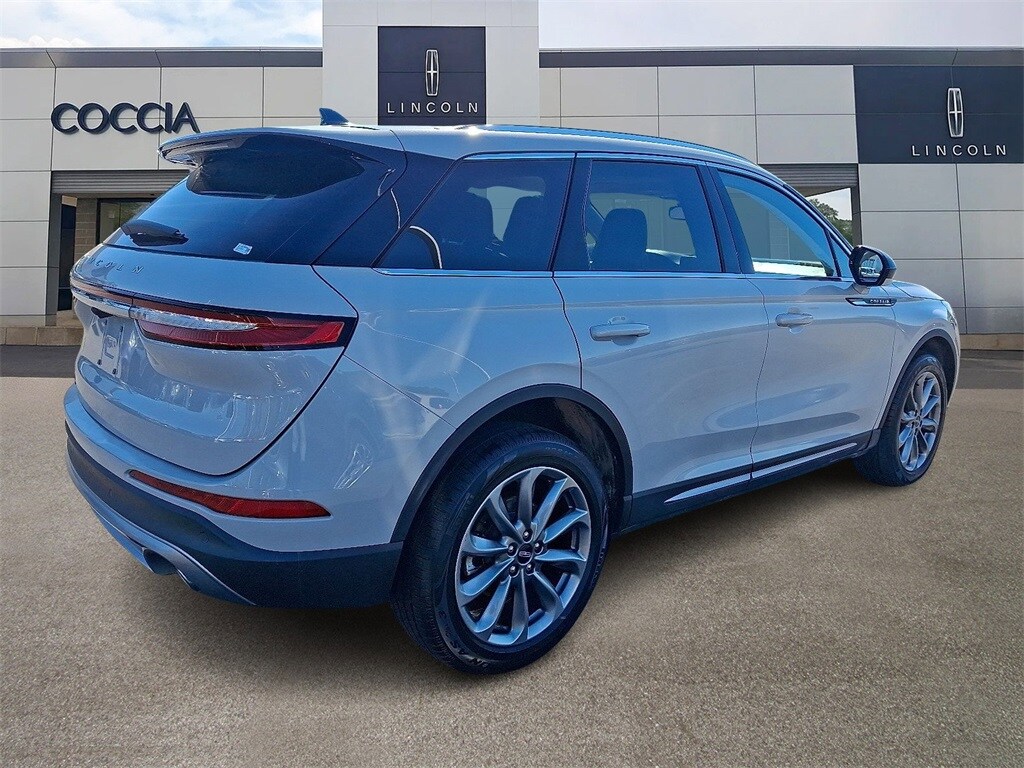 2022 Lincoln Corsair Standard photo 4