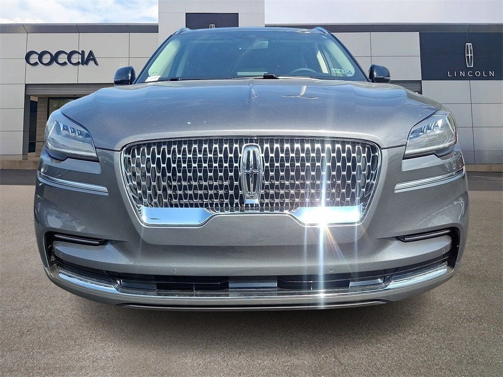 2023 Lincoln Aviator Standard photo 2