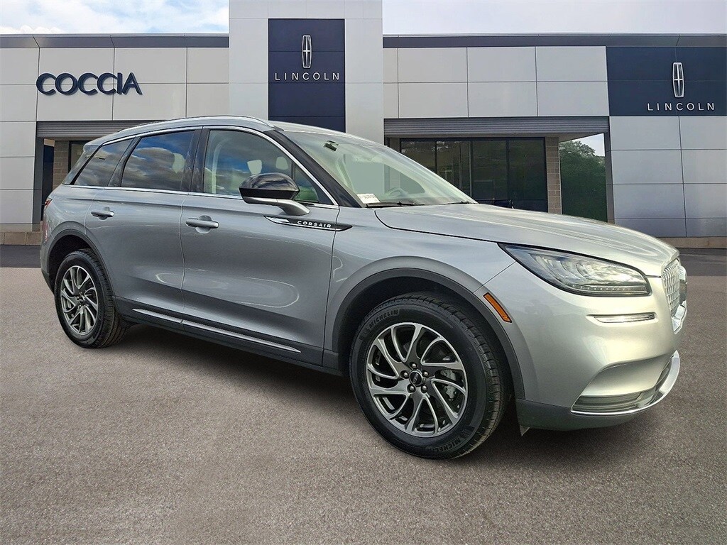 2022 Lincoln Corsair Standard photo 3