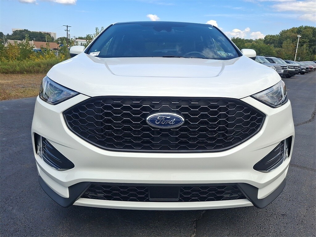 2022 Ford Edge ST photo 2