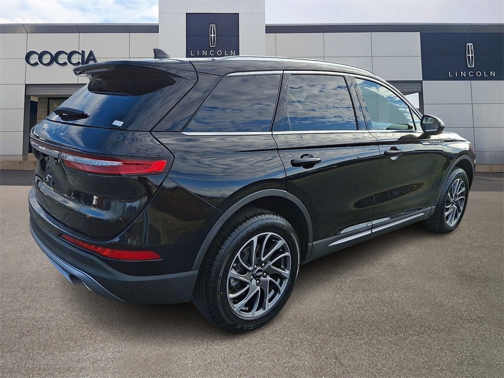 2022 Lincoln Corsair Standard photo 4