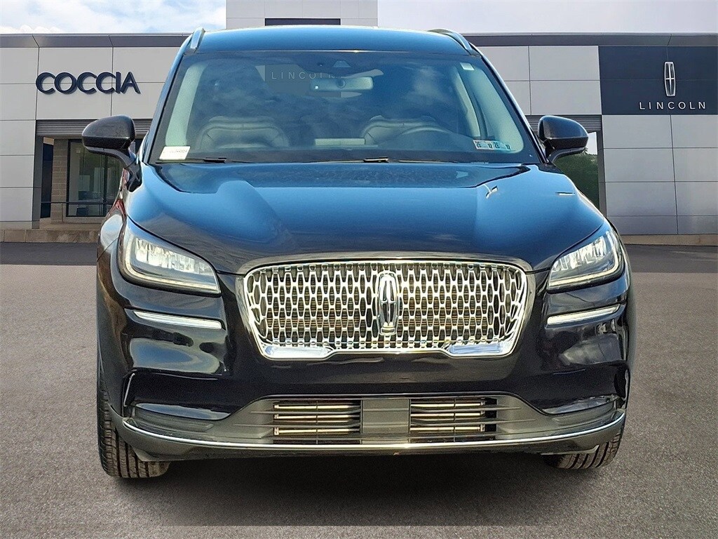 2022 Lincoln Corsair Standard photo 2