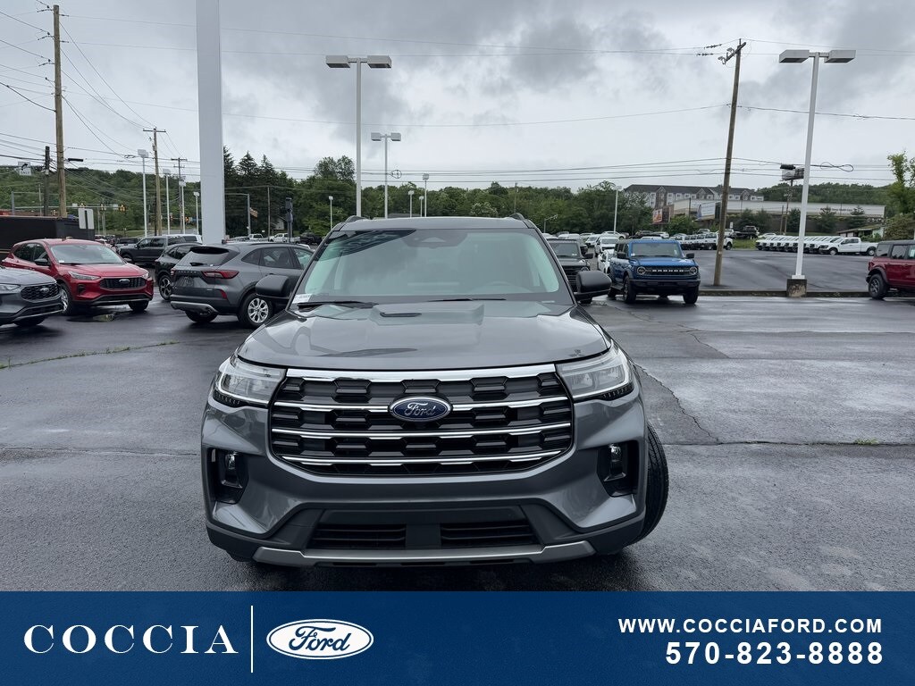 2025 Ford Explorer photo 2