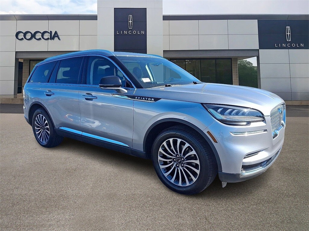 2022 Lincoln Aviator Standard photo 3