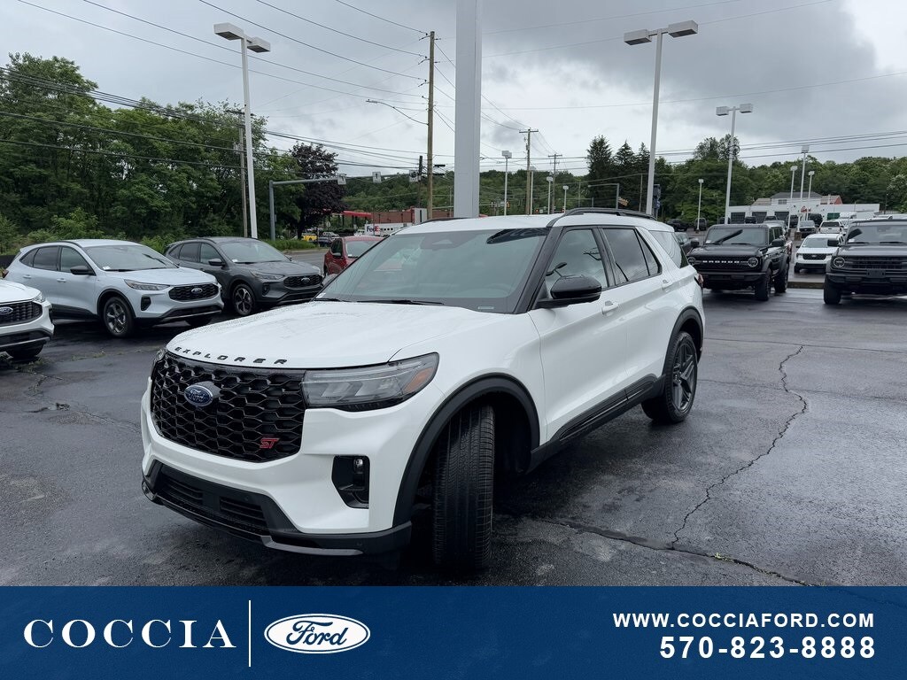 2025 Ford Explorer ST photo 3