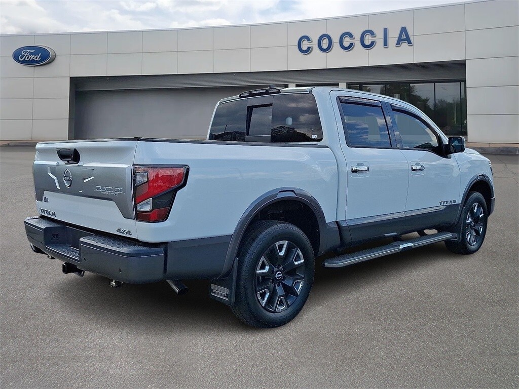 2023 Nissan Titan Platinum Reserve photo 4