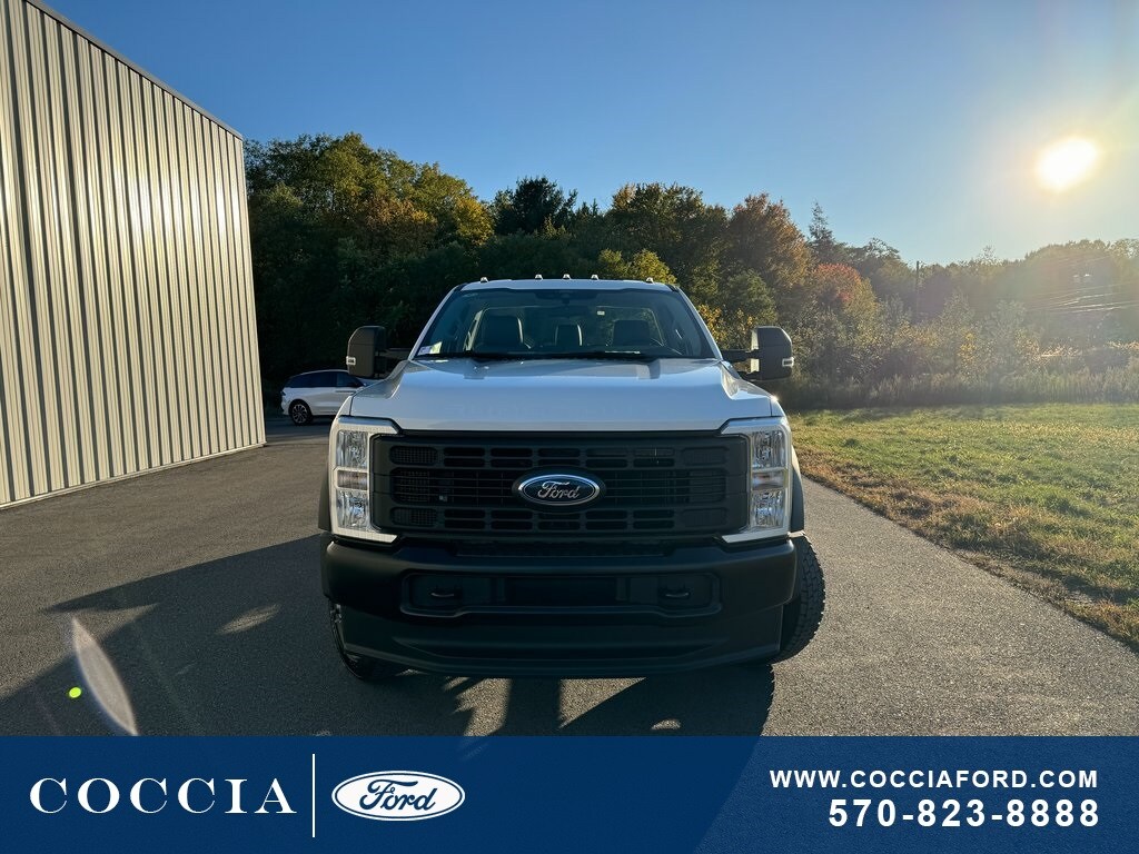 2024 Ford F-550 photo 2