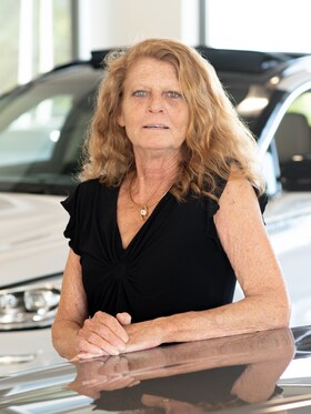 Staff member Lynn Healey from ID_c215b8b12789