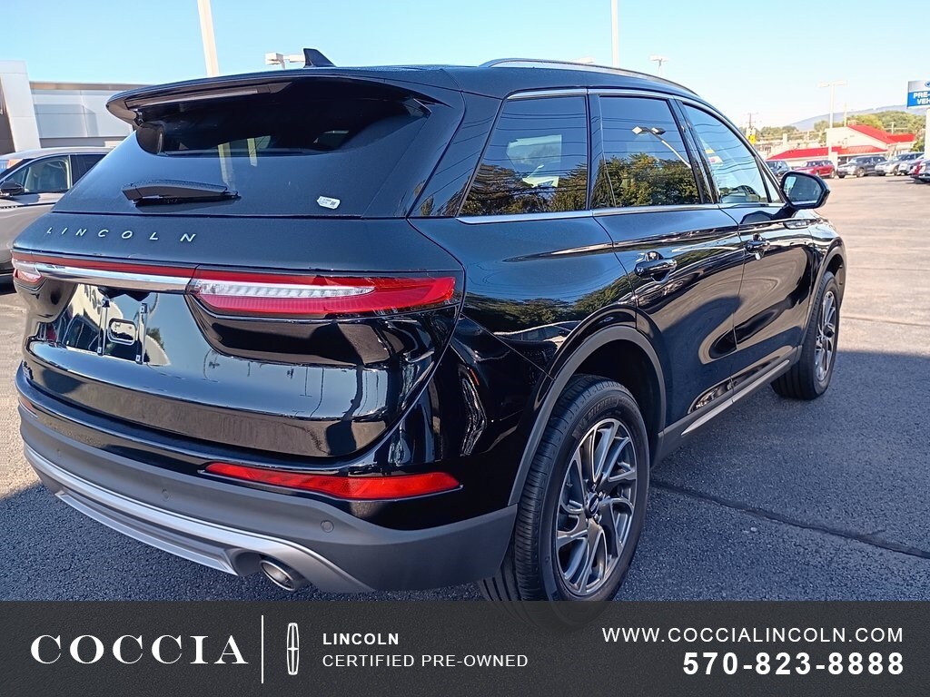 2022 Lincoln Corsair Standard photo 3
