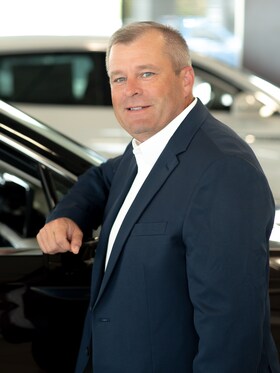 Staff member Nelson Raines from ID_2d985b591883