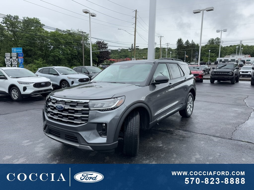 2025 Ford Explorer photo 3