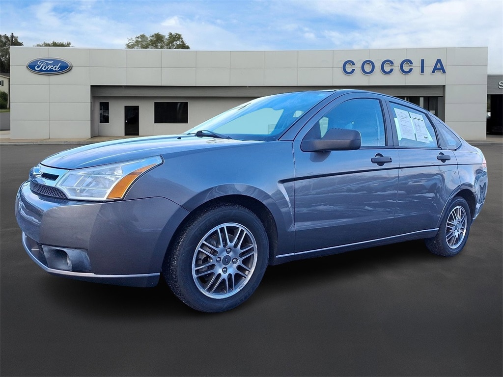 2010 Ford Focus SE's photo