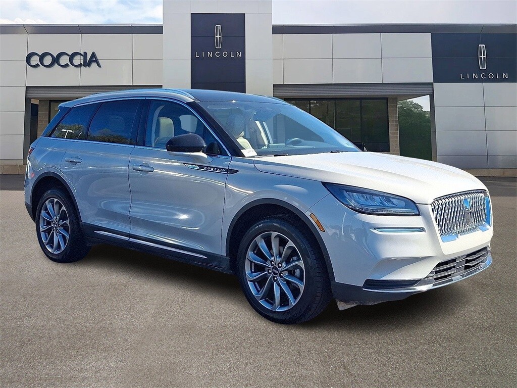 2022 Lincoln Corsair Standard photo 3