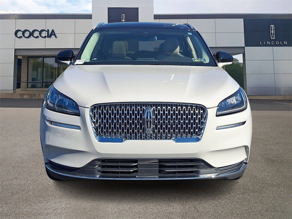 2022 Lincoln Corsair Standard photo 2
