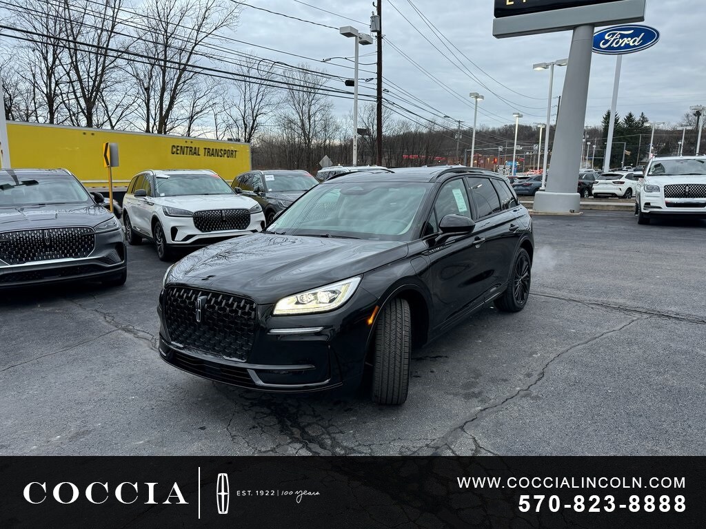 2025 Lincoln Corsair Grand Touring photo 3