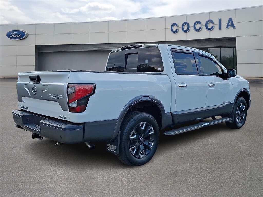 2023 Nissan Titan Platinum Reserve photo 4