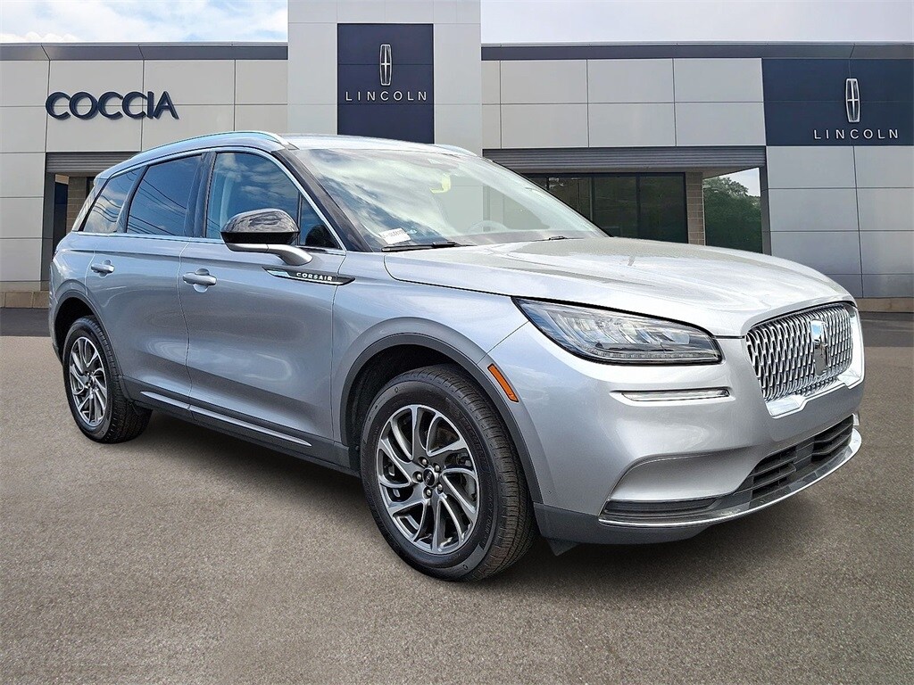 2022 Lincoln Corsair Standard photo 3