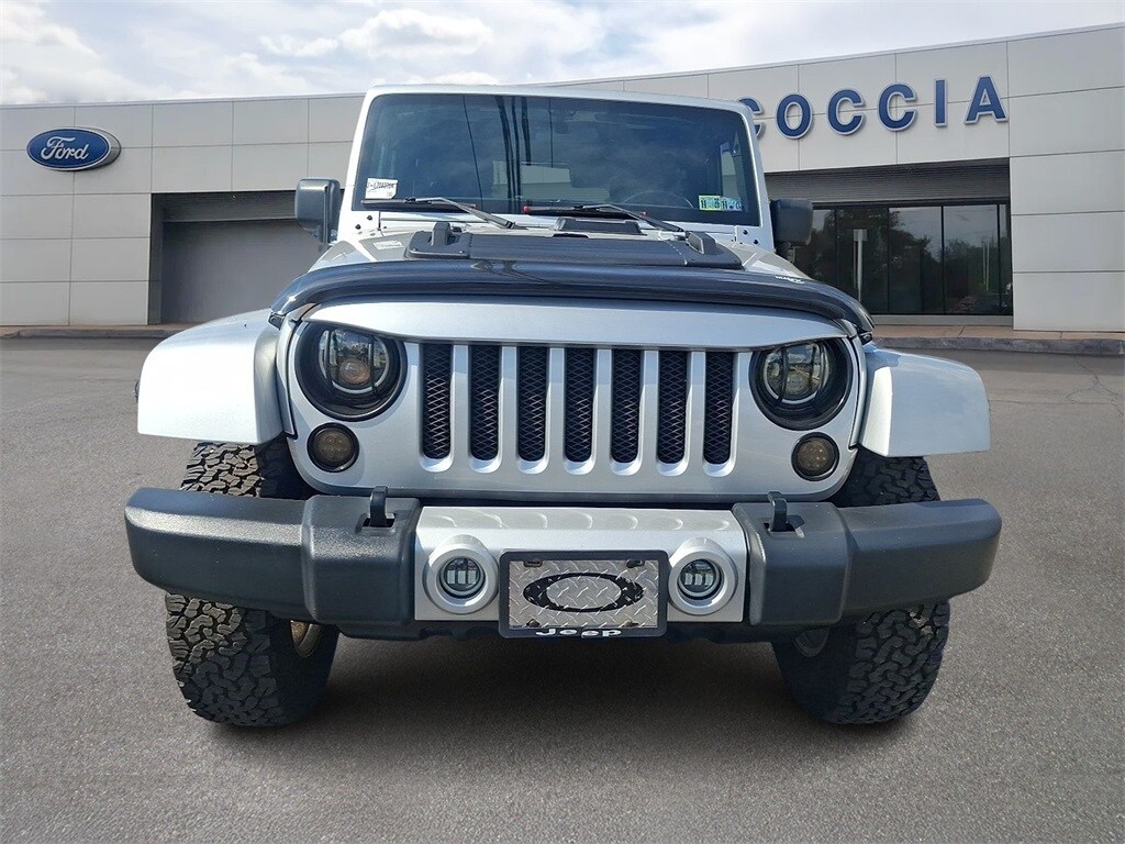 2012 Jeep Wrangler Sahara photo 2