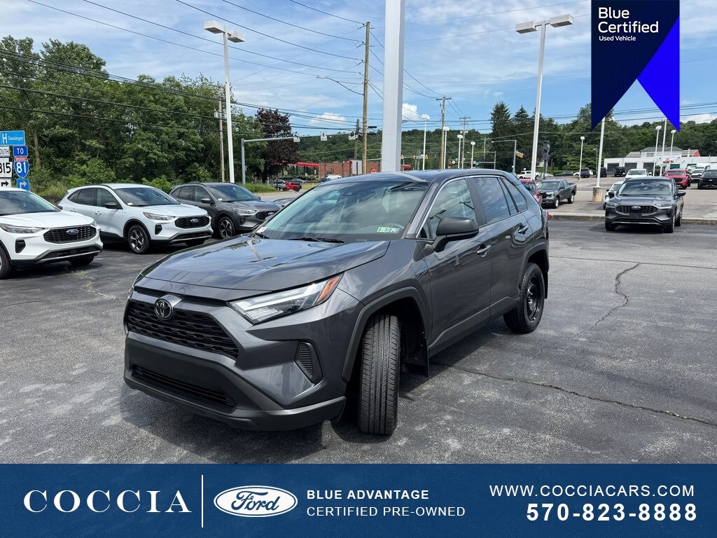 2023 Toyota RAV4 LE photo 3