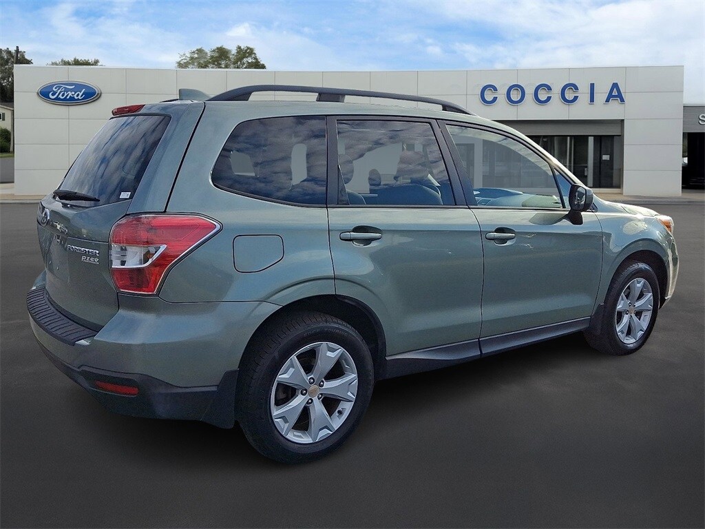 2016 Subaru Forester 2.5i Premium photo 4