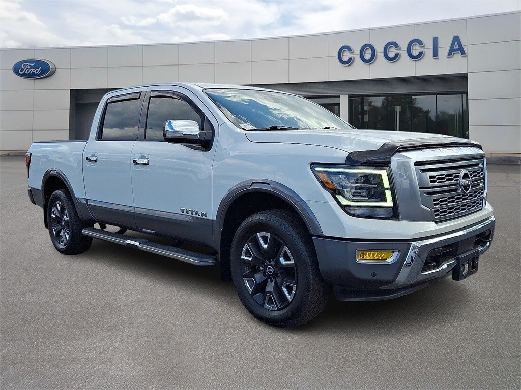 2023 Nissan Titan Platinum Reserve photo 3