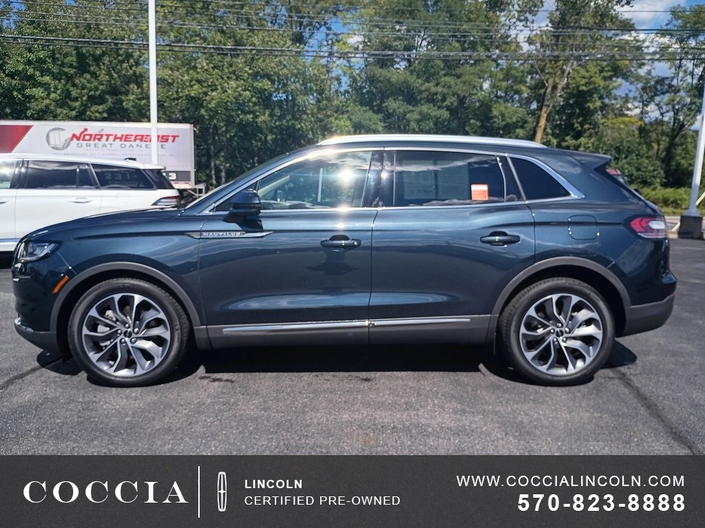 2022 Lincoln Nautilus Reserve photo 2