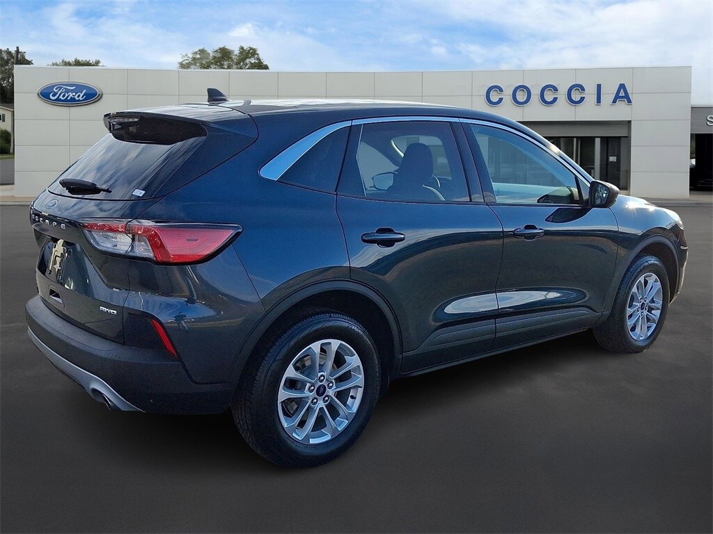 2022 Ford Escape SE photo 2