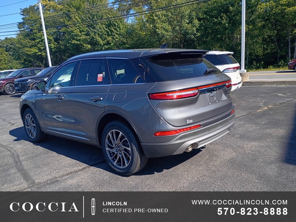 2022 Lincoln Corsair Standard photo 2