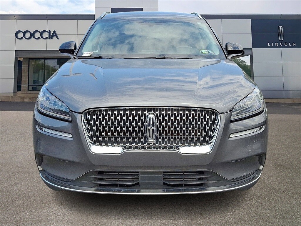 2022 Lincoln Corsair Standard photo 2
