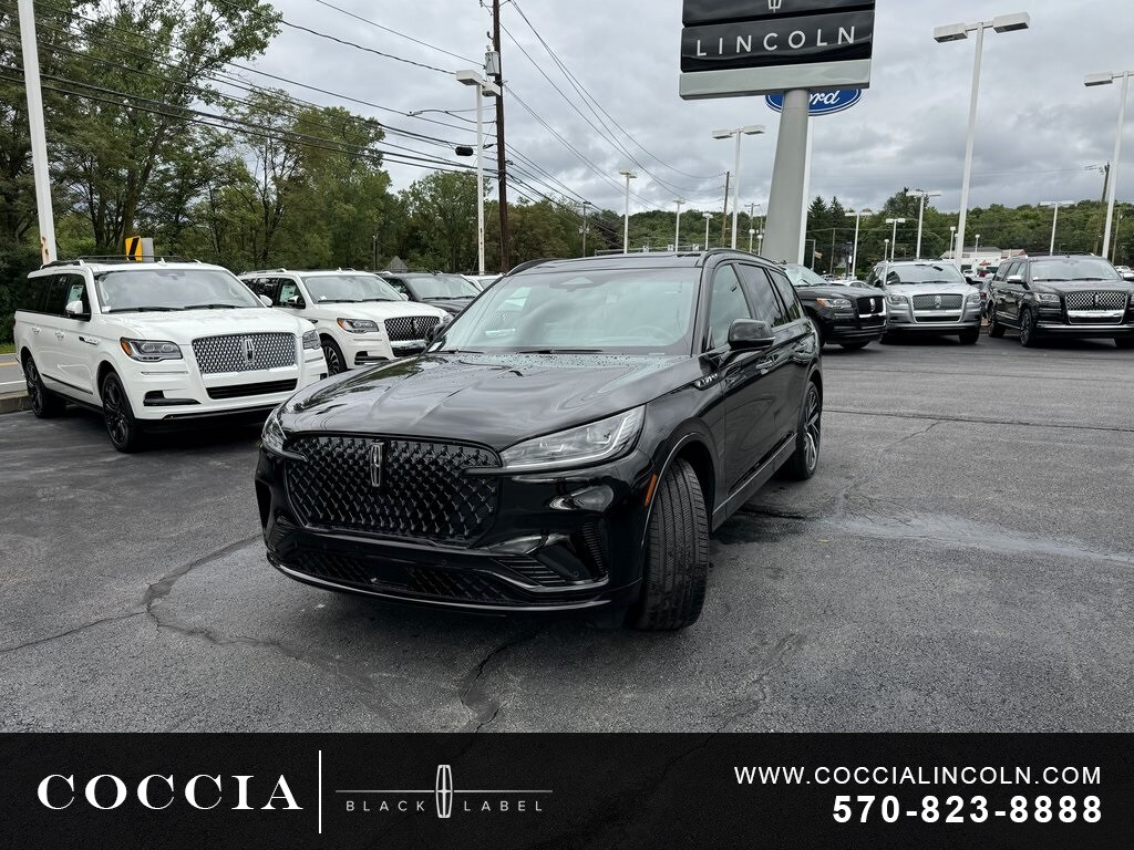 2025 Lincoln Aviator Black Label photo 3