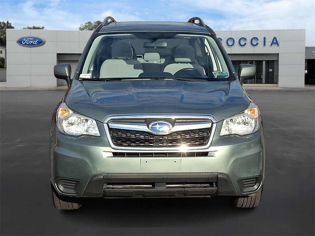 2016 Subaru Forester 2.5i Premium photo 2