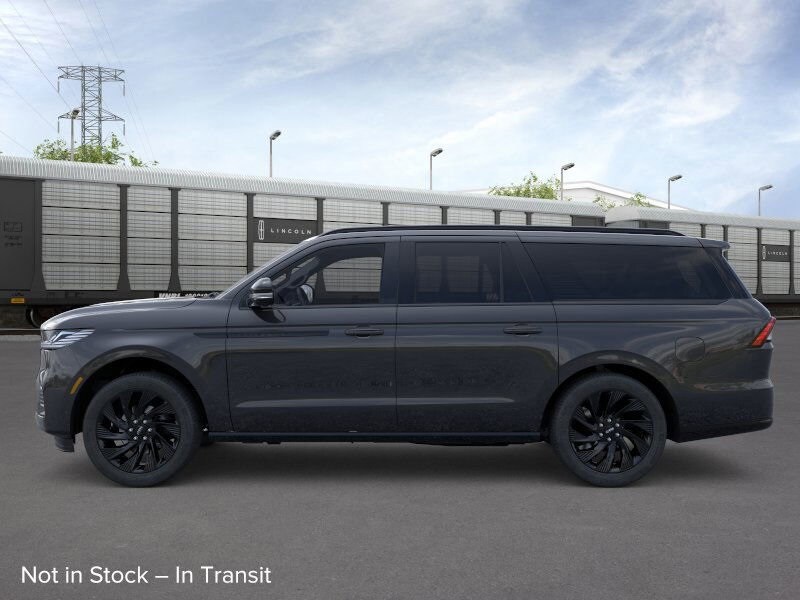 2025 Lincoln Navigator L Reserve photo 3