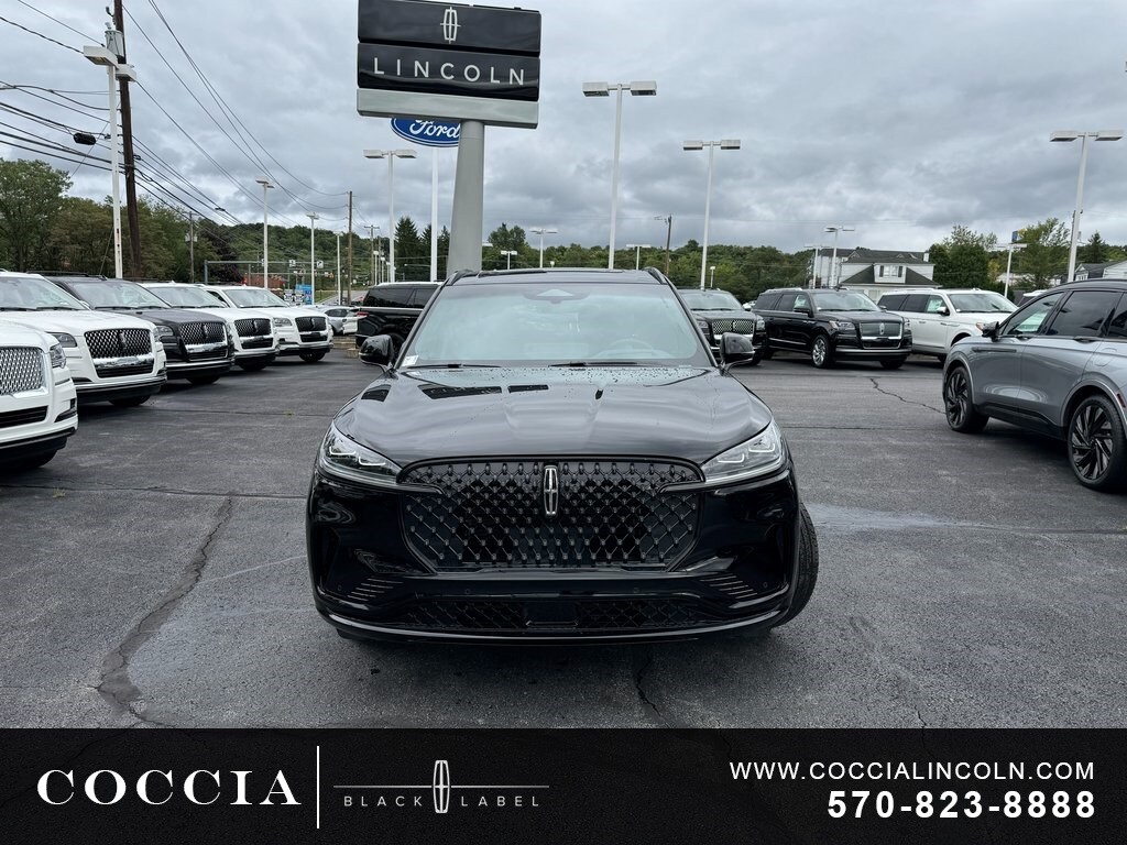 2025 Lincoln Aviator Black Label photo 2