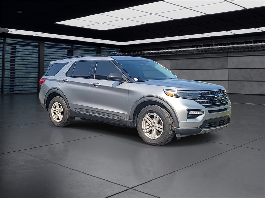 2021 Ford Explorer XLT photo 2
