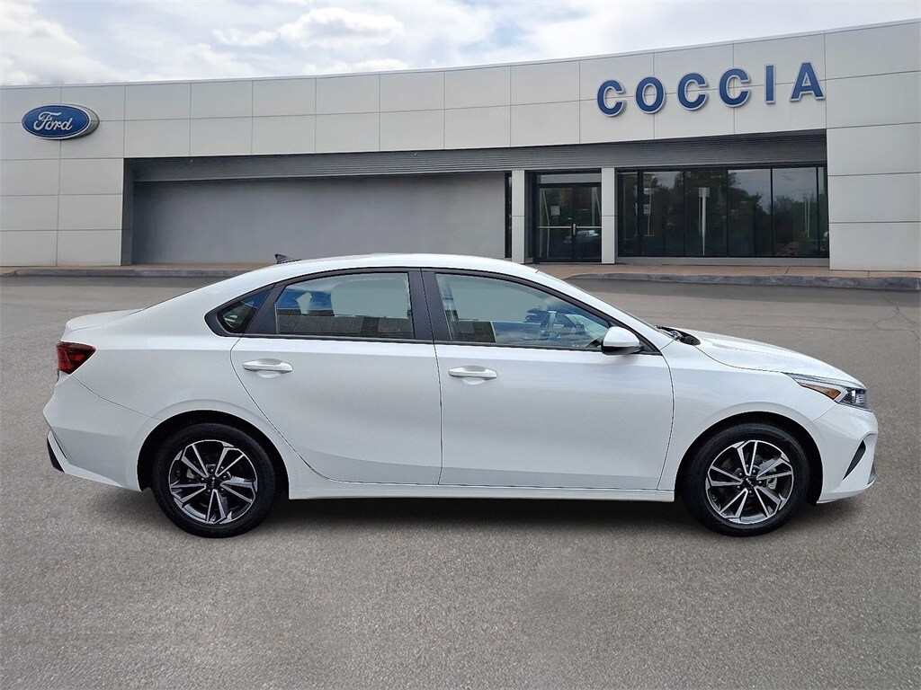 2022 Kia Forte LXS photo 3